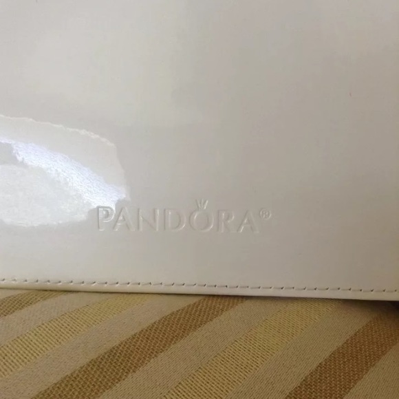NWOT Pandora Cream Clutch Wristlet Purse. - Picture 3 of 8